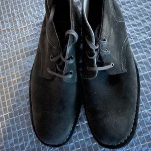 ANDREW MARC men green suede chukkas size 8.5